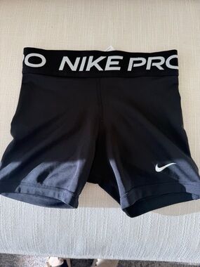 Girl’s Youth Medium Nike Pros Compression Performance Shorts Dri-Fit Athletic